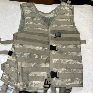 Tactical Camouflage Vest